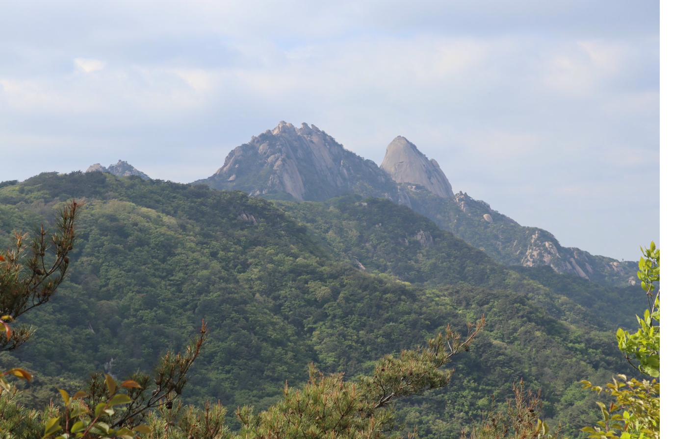 Bukhansan Granitgipfel über Seoul