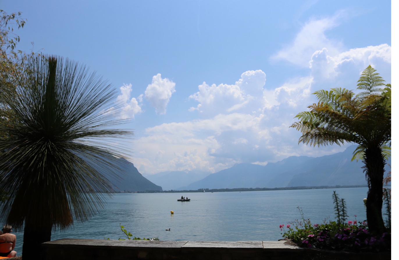Genfersee mit Alpen im Hintergrund