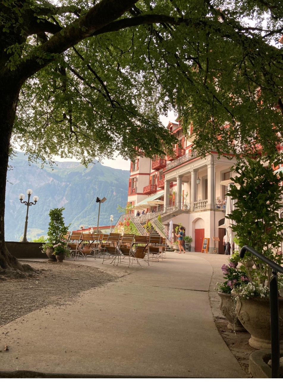 Historisches Hotel in Interlaken mit Alpenblick
