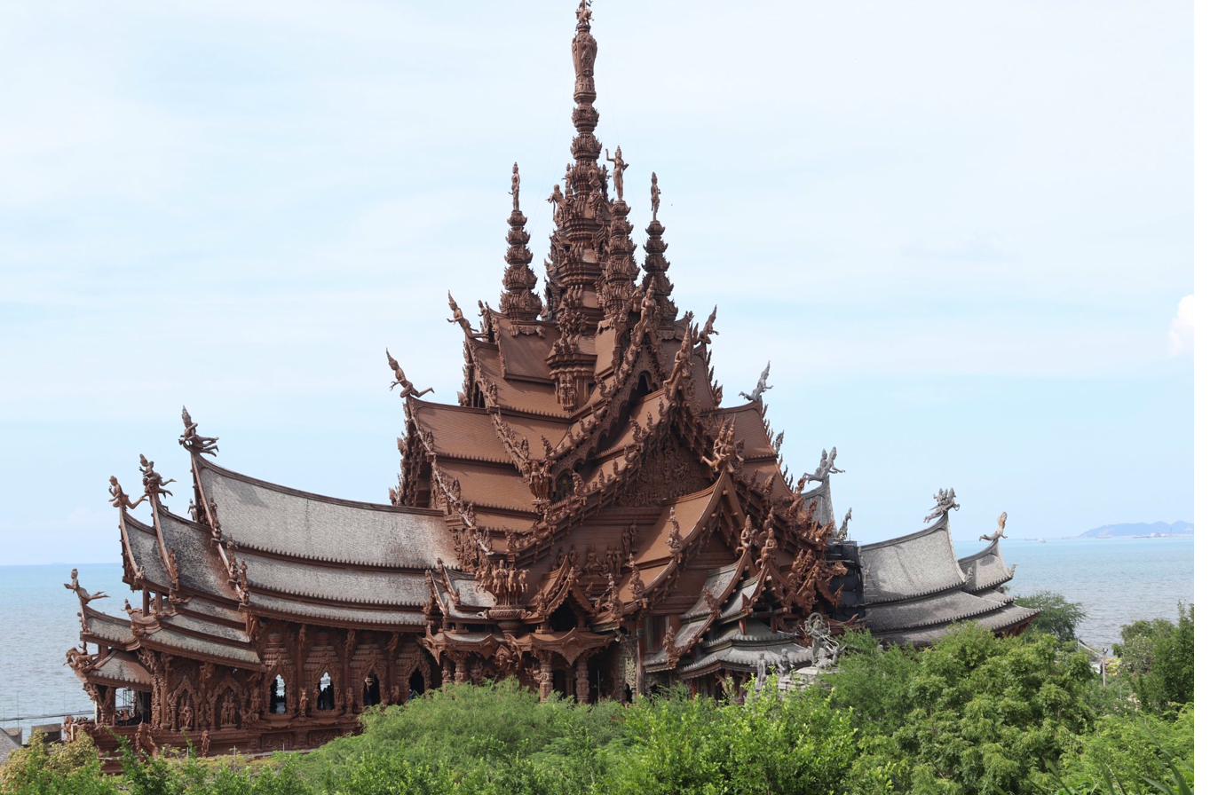 Sanctuary of Truth, Holztempel am Meer